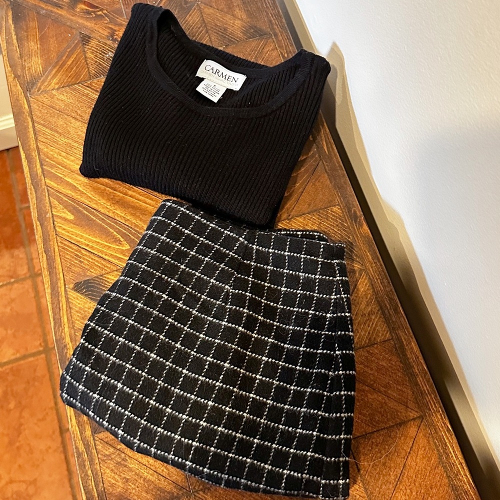 Carmen Marc Valvo black ribbed sweater